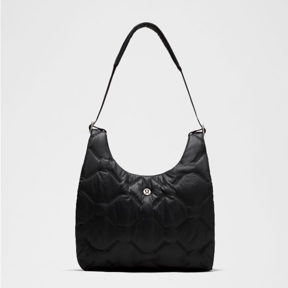 ✨Soldout Lululemon Small Black Quilted Pleasure shoulder Bag 5L